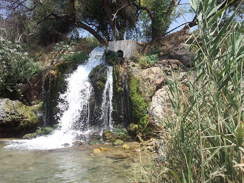 Спрятанный водопад Эйн Аюб